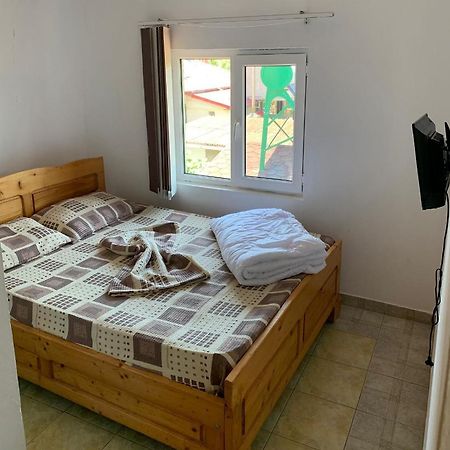 Hotel Casa Pestelui Două Mai Esterno foto