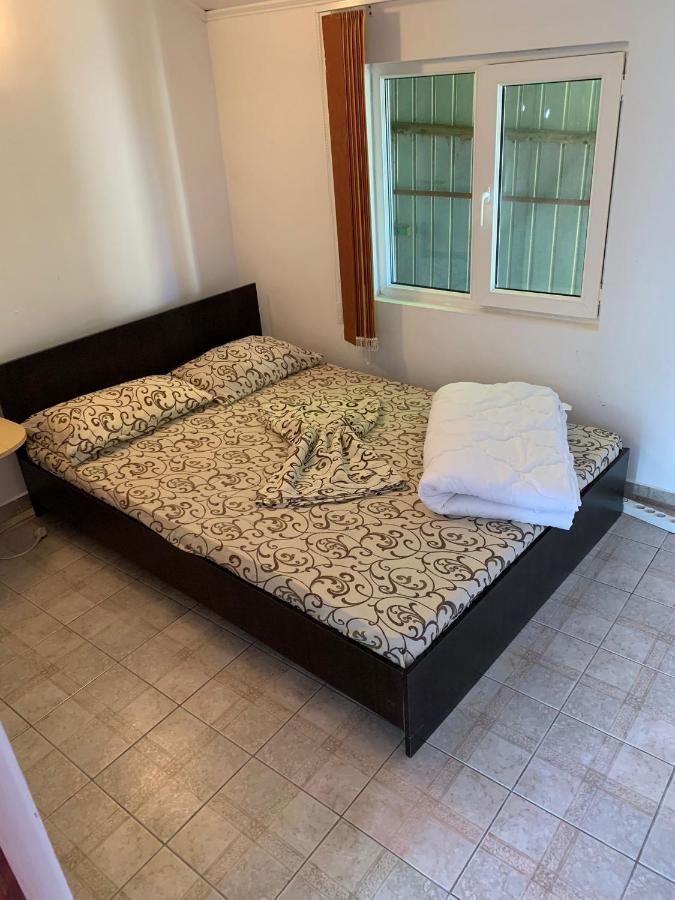 Hotel Casa Pestelui Două Mai Esterno foto