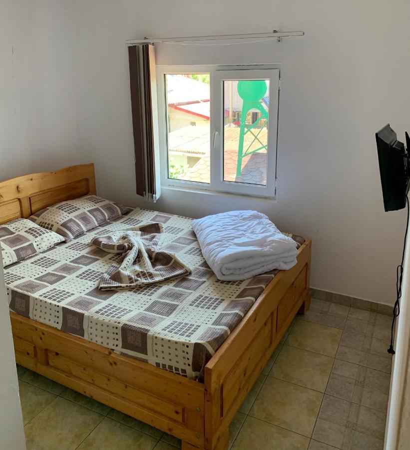 Hotel Casa Pestelui Două Mai Esterno foto