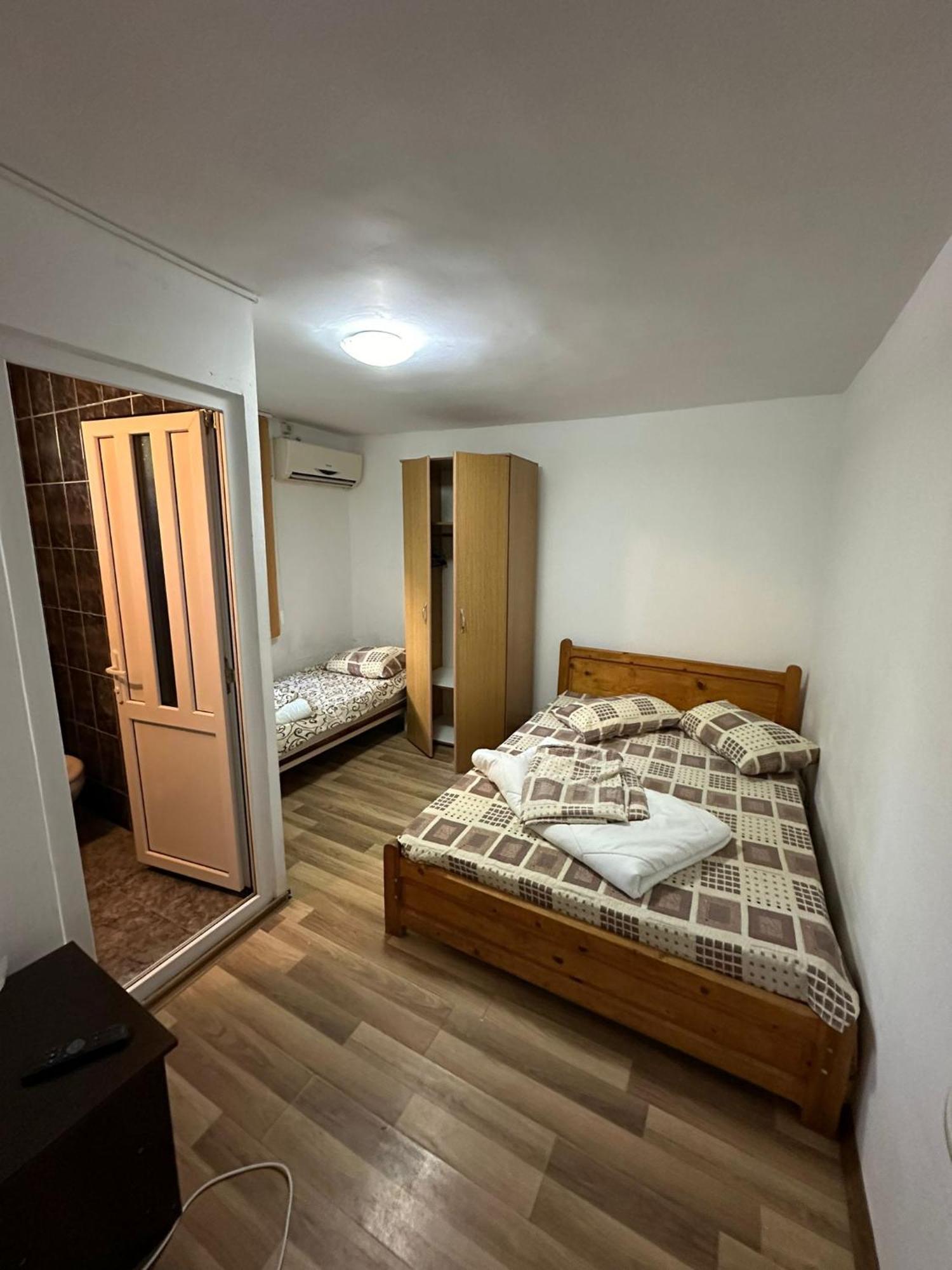 Hotel Casa Pestelui Două Mai Esterno foto